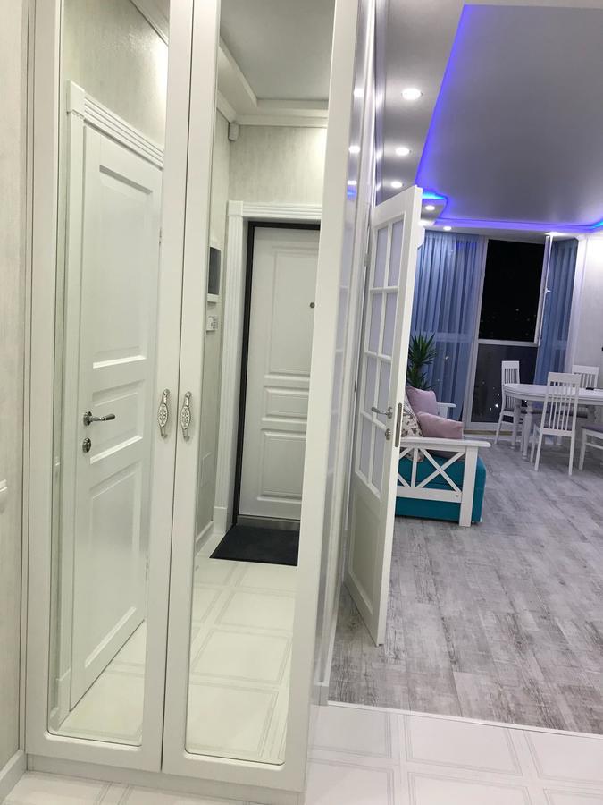 קייב Luxe Apartment On Drahomanova מראה חיצוני תמונה